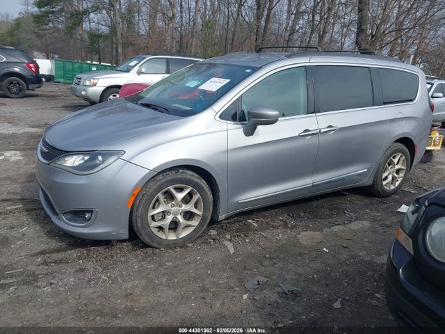 44301362 :رقم المزاد ، 2C4RC1BG5HR654511 vin ، 2017 Chrysler Pacifica Touring-l مزاد بيع