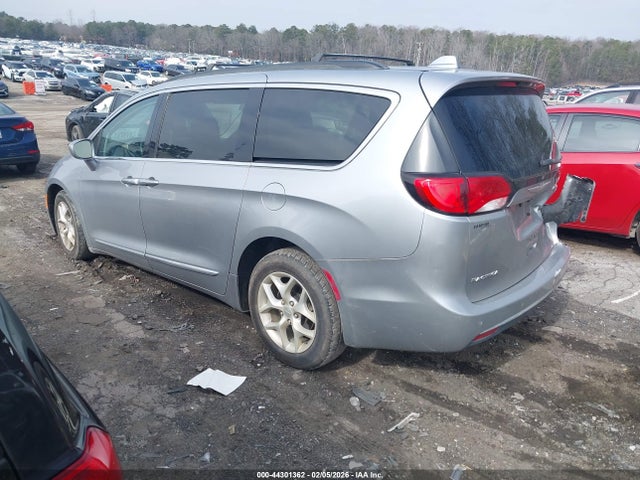 44301362 :رقم المزاد ، 2C4RC1BG5HR654511 vin ، 2017 Chrysler Pacifica Touring-l مزاد بيع