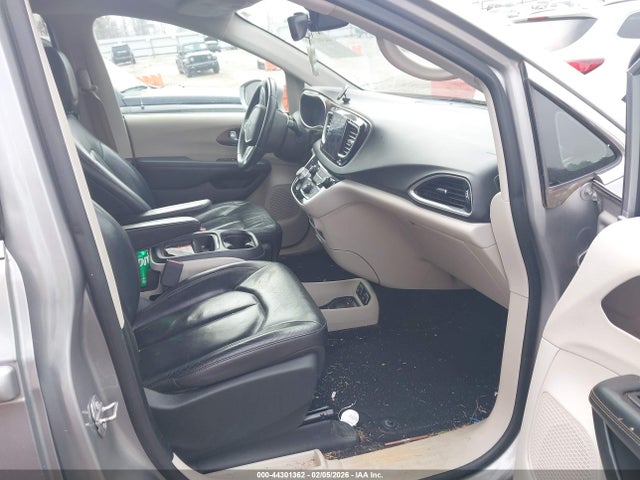 44301362 :رقم المزاد ، 2C4RC1BG5HR654511 vin ، 2017 Chrysler Pacifica Touring-l مزاد بيع