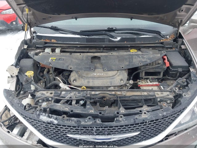Aukcja sprzedaży 2017 Chrysler Pacifica Touring-l, vin: 2C4RC1BG0HR576218, numer aukcji: 44301407