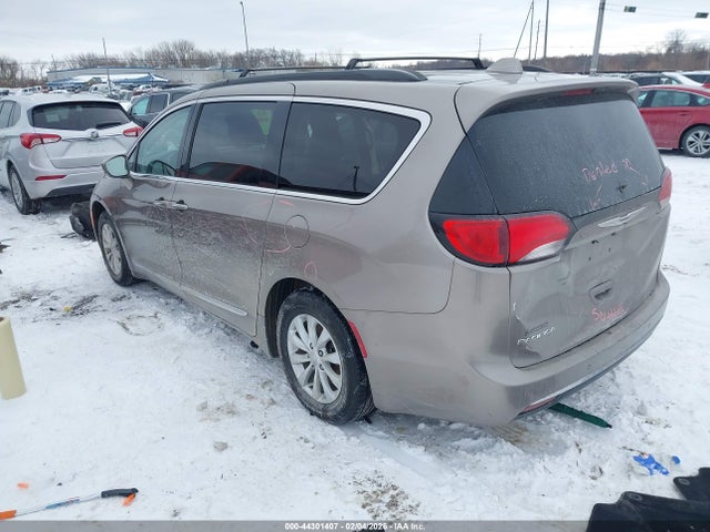 Aukcja sprzedaży 2017 Chrysler Pacifica Touring-l, vin: 2C4RC1BG0HR576218, numer aukcji: 44301407