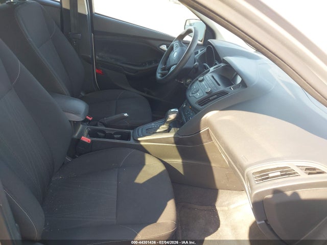 1FADP3F25GL303121 Ford FOCUS SE