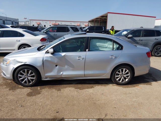 44301464 :رقم المزاد ، 3VWDX7AJ9DM404590 vin ، 2013 Volkswagen Jetta Se مزاد بيع