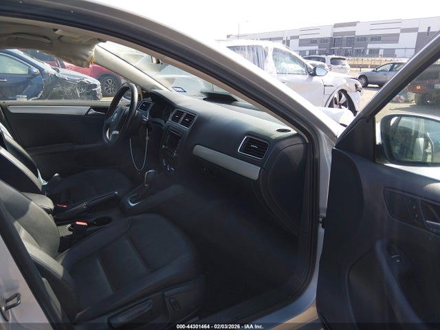 44301464 :رقم المزاد ، 3VWDX7AJ9DM404590 vin ، 2013 Volkswagen Jetta Se مزاد بيع