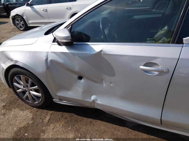 44301464 :رقم المزاد ، 3VWDX7AJ9DM404590 vin ، 2013 Volkswagen Jetta Se مزاد بيع