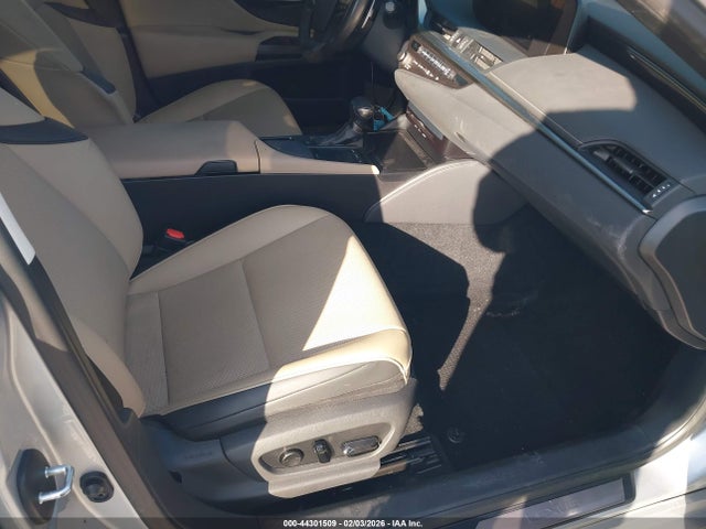 44301509 :رقم المزاد ، 58ACZ1B14MU091226 vin ، 2021 Lexus Es 350 مزاد بيع