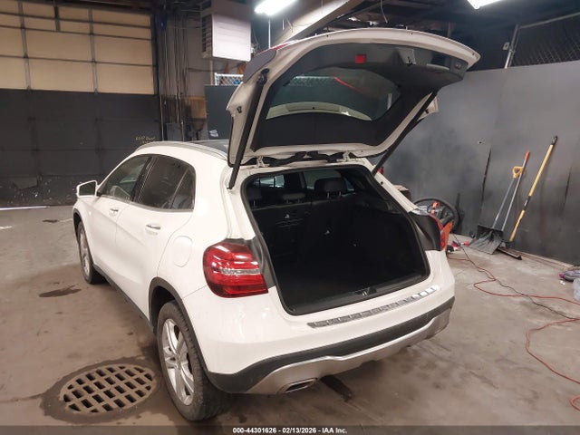 2018 MERCEDES-BENZ GLA 250 WDCTG4GB7JJ520063 Photo 2