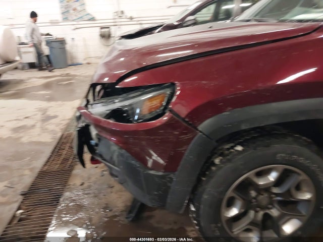 2019 Jeep Cherokee Trailhawk 4x4 მანქანა იყიდება აუქციონზე, vin: 1C4PJMBX5KD361717, აუქციონის ნომერი: 44301693