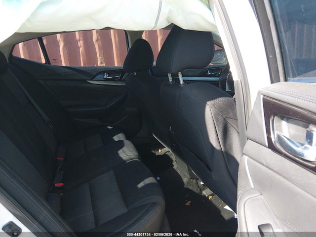 1N4AA6AP4JC409897 Nissan Maxima 3.5 S