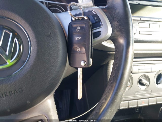 Продаж на аукціоні авто 2015 Volkswagen Beetle 1.8t, vin: 3VW517AT5FM812112, номер лоту: 44301767