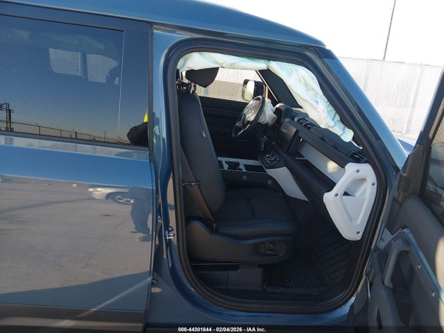 Продаж на аукціоні авто 2025 Land Rover Defender 110 P300, vin: SALEJ7EX4S2448971, номер лоту: 44301844