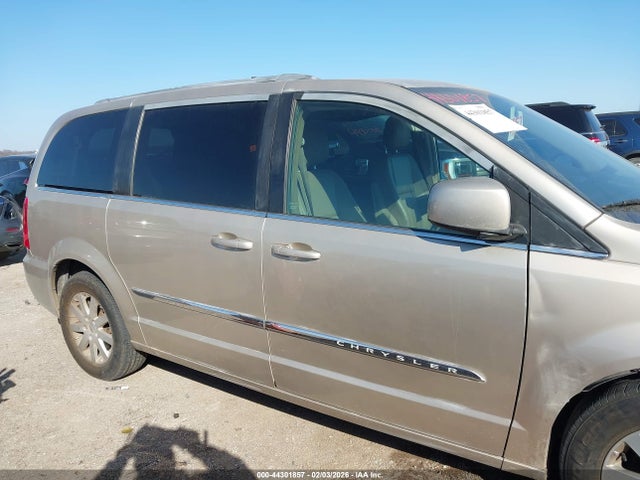 44301857 :رقم المزاد ، 2C4RC1BGXFR717681 vin ، 2015 Chrysler Town & Country Touring مزاد بيع