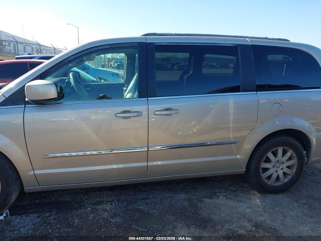 44301857 :رقم المزاد ، 2C4RC1BGXFR717681 vin ، 2015 Chrysler Town & Country Touring مزاد بيع