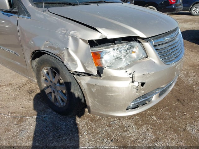 44301857 :رقم المزاد ، 2C4RC1BGXFR717681 vin ، 2015 Chrysler Town & Country Touring مزاد بيع