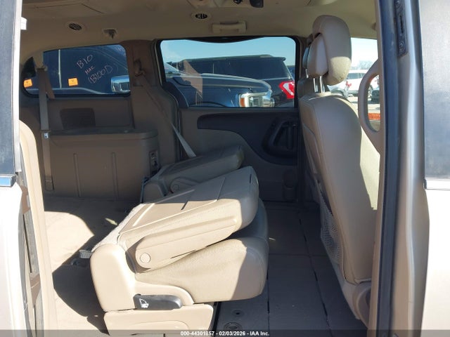 44301857 :رقم المزاد ، 2C4RC1BGXFR717681 vin ، 2015 Chrysler Town & Country Touring مزاد بيع