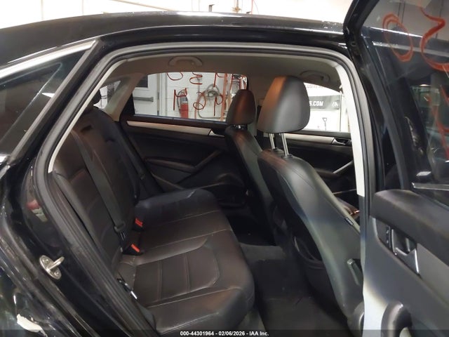 Продаж на аукціоні авто 2015 Volkswagen Passat 1.8t Limited Edition, vin: 1VWAT7A30FC115313, номер лоту: 44301964