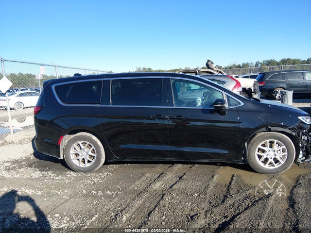 2C4RC1BG2SR577037 Chrysler Pacifica Select