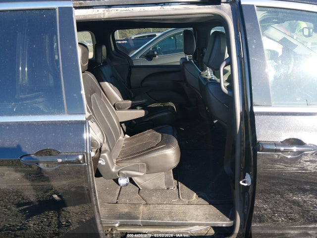 2C4RC1BG2SR577037 Chrysler Pacifica Select