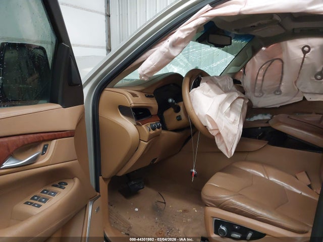 Продажа на аукционе авто 2016 Cadillac Escalade Esv Platinum, vin: 1GYS4KKJ8GR276103, номер лота: 44301992