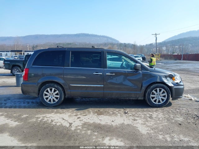 44302079 :رقم المزاد ، 2C4RC1BG2FR596161 vin ، 2015 Chrysler Town & Country Touring مزاد بيع