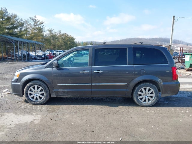 44302079 :رقم المزاد ، 2C4RC1BG2FR596161 vin ، 2015 Chrysler Town & Country Touring مزاد بيع