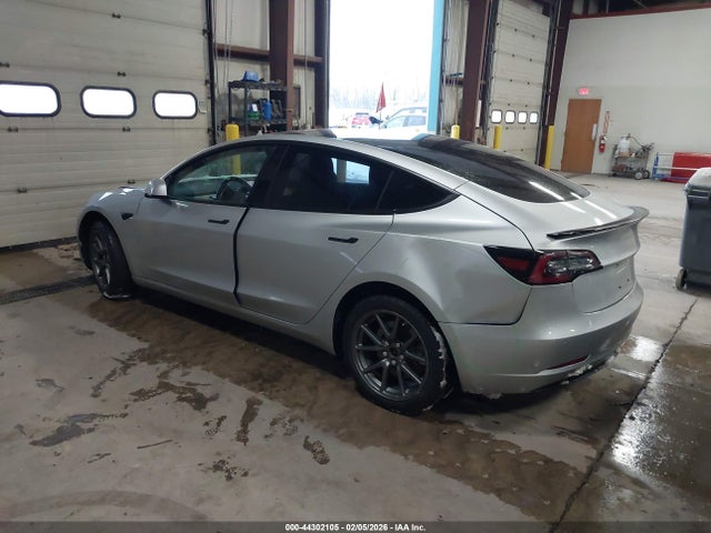 2018 TESLA MODEL 3 5YJ3E1EA0JF008768 Photo 2