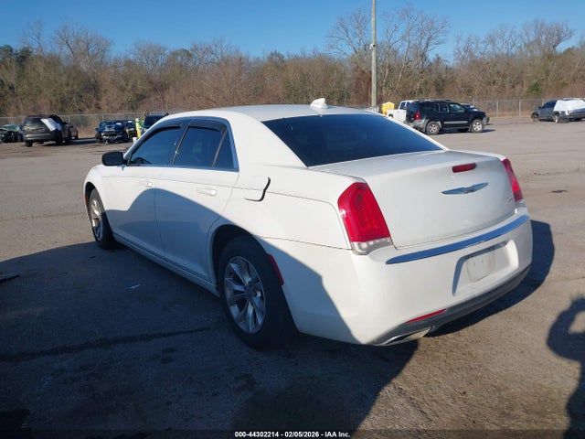 2015 CHRYSLER 300 2C3CCAAG7FH743091 Photo 2