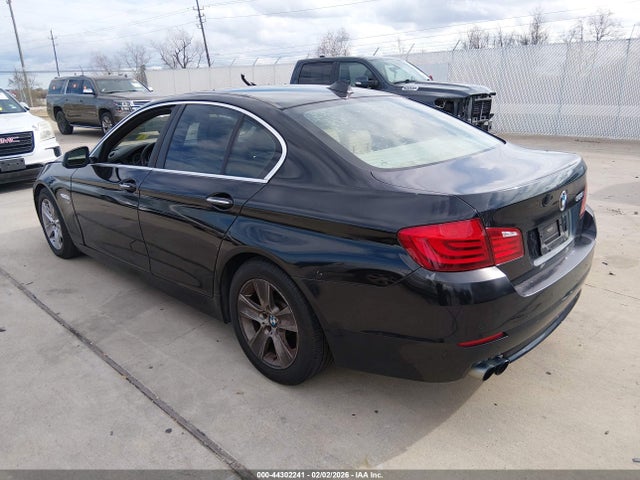 2013 BMW 528I WBAXG5C53DDY35469 Photo 2