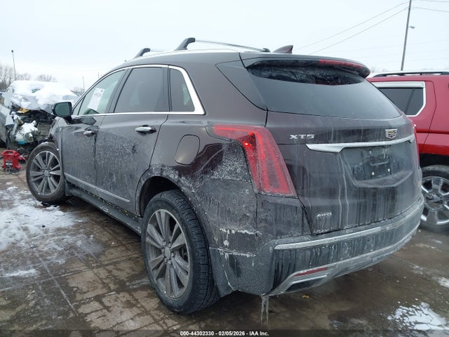 2021 CADILLAC XT5 1GYKNFR47MZ104841 Photo 2