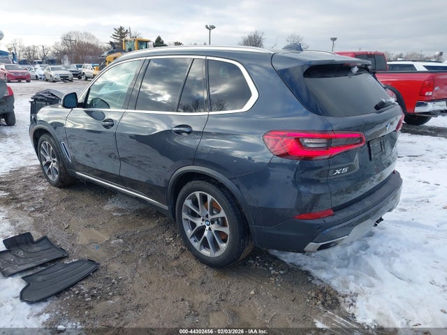2019 BMW X5 5UXCR6C59KLL36520 Photo 2