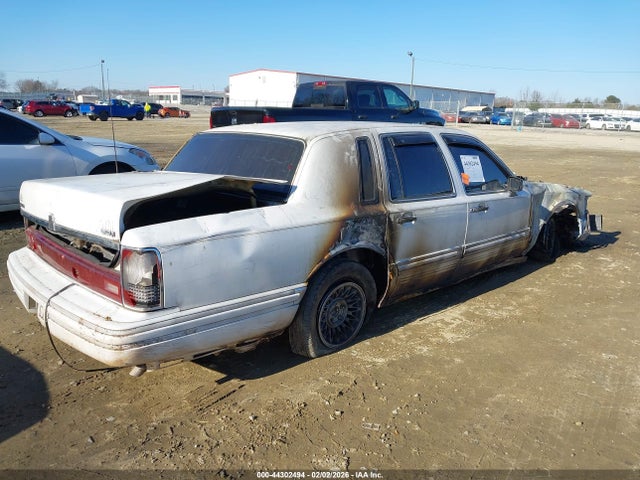 1993 LINCOLN TOWN CAR 1LNLM82W7PY771113 Photo 3