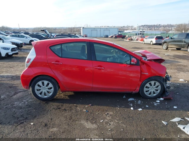 Toyota Prius C One 2014 JTDKDTB30E1072176 Image 13
