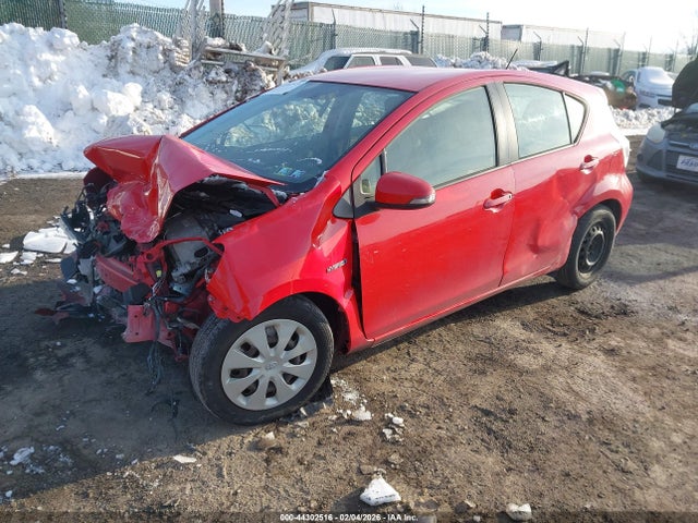 Toyota Prius C One 2014 JTDKDTB30E1072176 Image 2