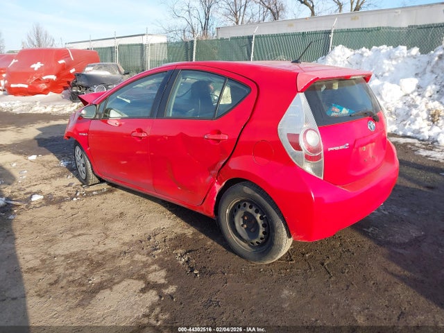Toyota Prius C One 2014 JTDKDTB30E1072176 Image 3
