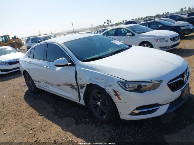 Buick Regal Sportback Preferred 2018 W04GL6SX2J1055347 Image 13