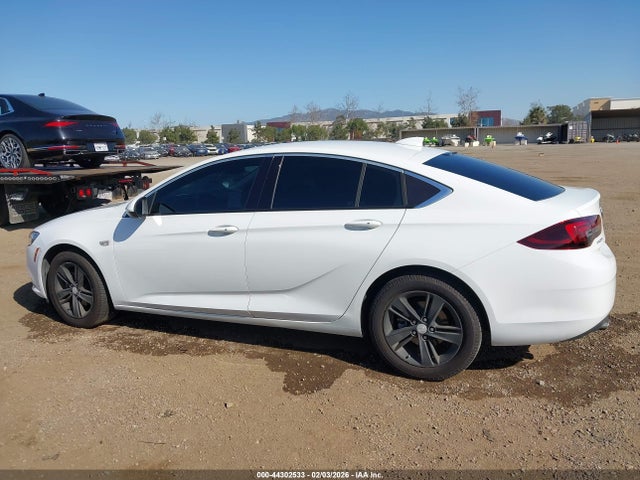 Buick Regal Sportback Preferred 2018 W04GL6SX2J1055347 Image 14