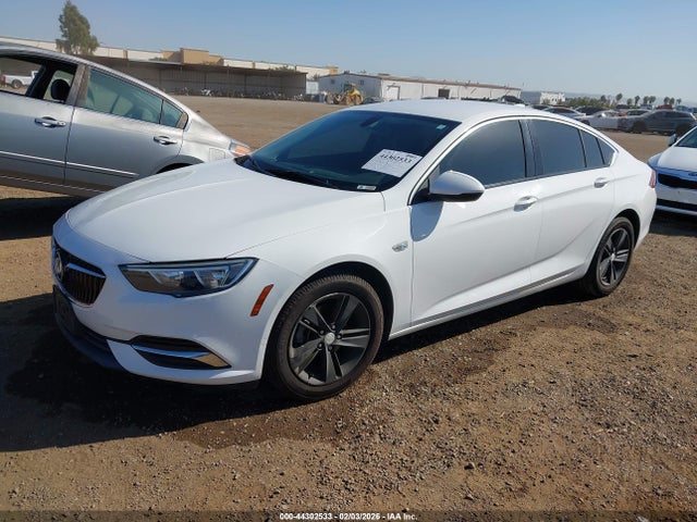 Buick Regal Sportback Preferred 2018 W04GL6SX2J1055347 Image 2