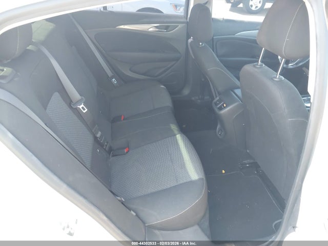 Buick Regal Sportback Preferred 2018 W04GL6SX2J1055347 Image 8