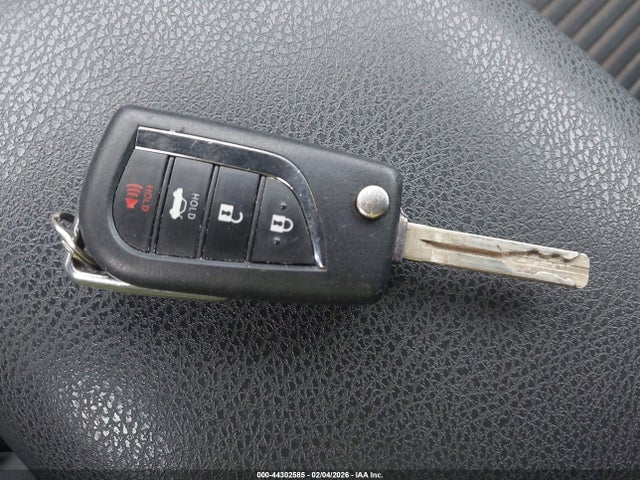 44302585 :رقم المزاد ، 4T1G11AK1LU942634 vin ، 2020 Toyota Camry Se مزاد بيع