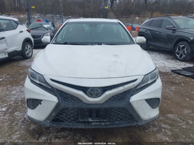 44302585 :رقم المزاد ، 4T1G11AK1LU942634 vin ، 2020 Toyota Camry Se مزاد بيع