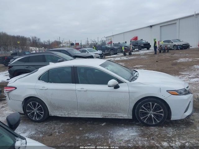 44302585 :رقم المزاد ، 4T1G11AK1LU942634 vin ، 2020 Toyota Camry Se مزاد بيع