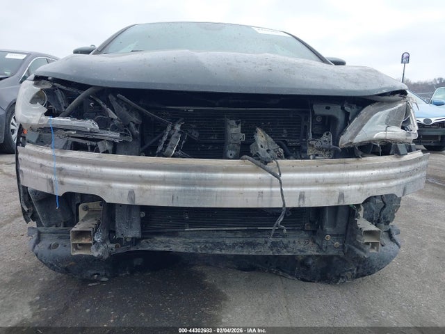 Продажа на аукционе авто 2015 Chrysler 200 S, vin: 1C3CCCBG2FN582179, номер лота: 44302683