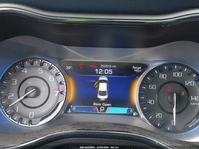 Продажа на аукционе авто 2015 Chrysler 200 S, vin: 1C3CCCBG2FN582179, номер лота: 44302683