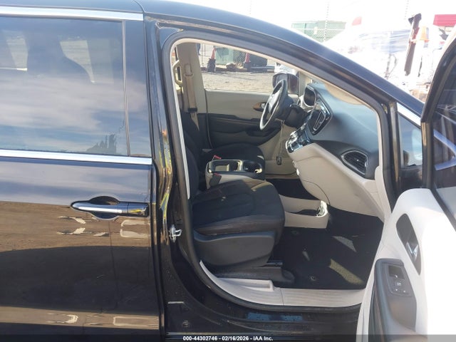 Aukcja sprzedaży 2017 Chrysler Pacifica Touring Plus, vin: 2C4RC1BG9HR753235, numer aukcji: 44302746