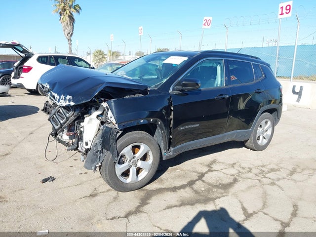 3C4NJCBBXLT141264 Jeep Compass Latitude Fwd