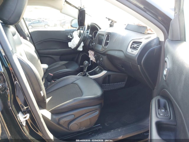 3C4NJCBBXLT141264 Jeep Compass Latitude Fwd