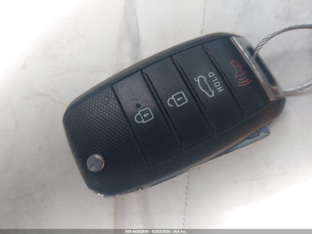 5XXGT4L36KG331363 KIA Optima Lx