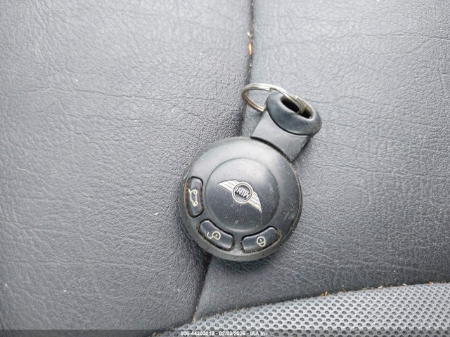 2009 MINI COOPER CLUBMAN WMWML33509TX34633 Photo 10