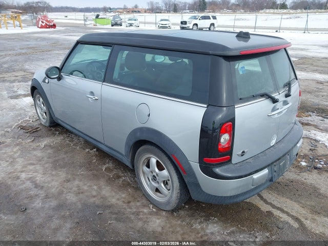 2009 MINI COOPER CLUBMAN WMWML33509TX34633 Photo 2