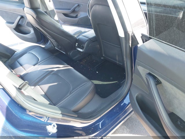 44303103 :رقم المزاد ، 5YJ3E1EA7JF006323 vin ، 2018 Tesla Model 3 Long Range/mid Range مزاد بيع